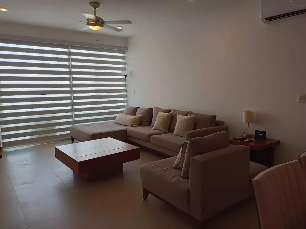 One Bedroom, Great Location Steps From The Beachh, Beautiful Roof Top View Playa del Carmen 0*,  Messico